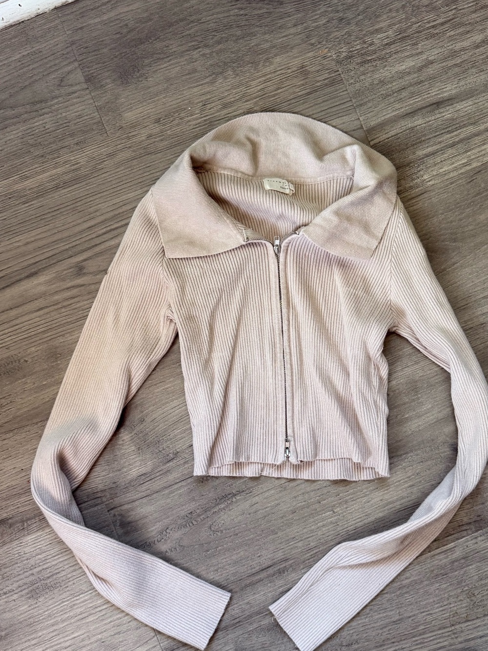 Cropped Ribbed Zip-Front Top in Light Beige